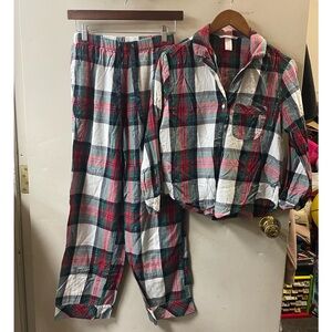 Victoria’s Secret 2 pc. Red and green plaid, size XS Christmas pajamas 🎄